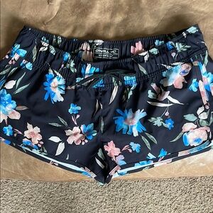 New-O'Neill Women's Floral Black Board Shorts